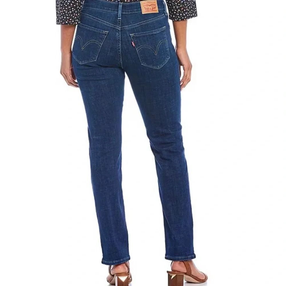 NWT Levi's Classic Straight Midrise Stellar Stretch Size 12M Jeans
